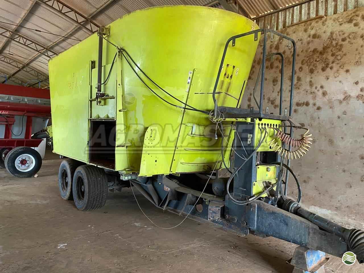 IMPLEMENTOS AGRICOLAS VAGAO VERTICAL VAGAO VERTICAL AUTO-CARREGÁVEL Agromaster Máquinas Agrícolas PONTA GROSSA PARANÁ PR